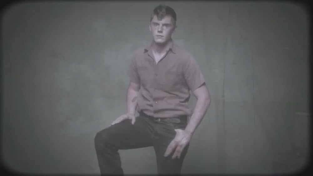 american-horror-story-freakshow-extra-ordinary-artists-season-4