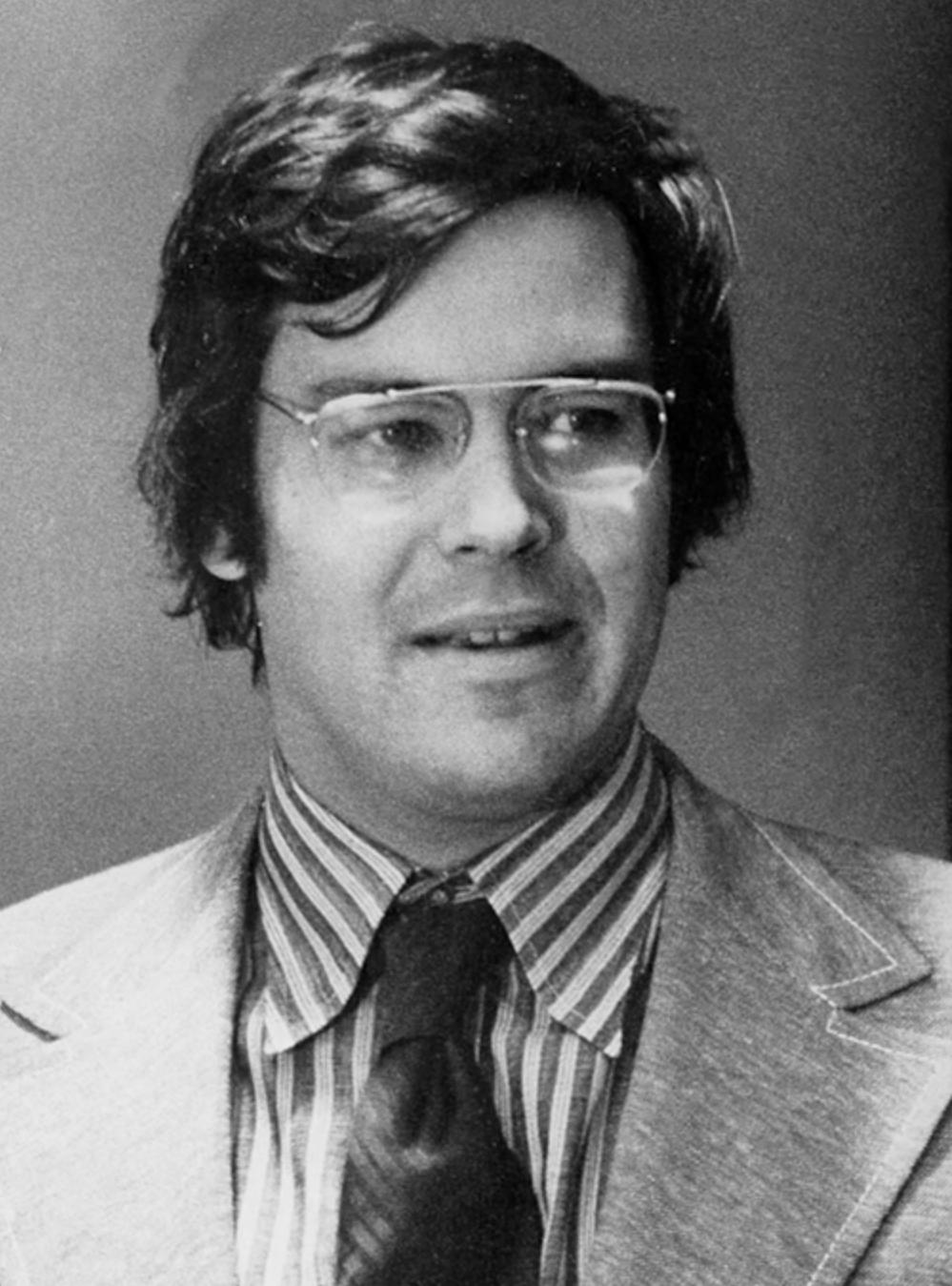 MV5BNzkxNWQ4ZTQtMDA4My00MjhiLTg1MTgtZGM0