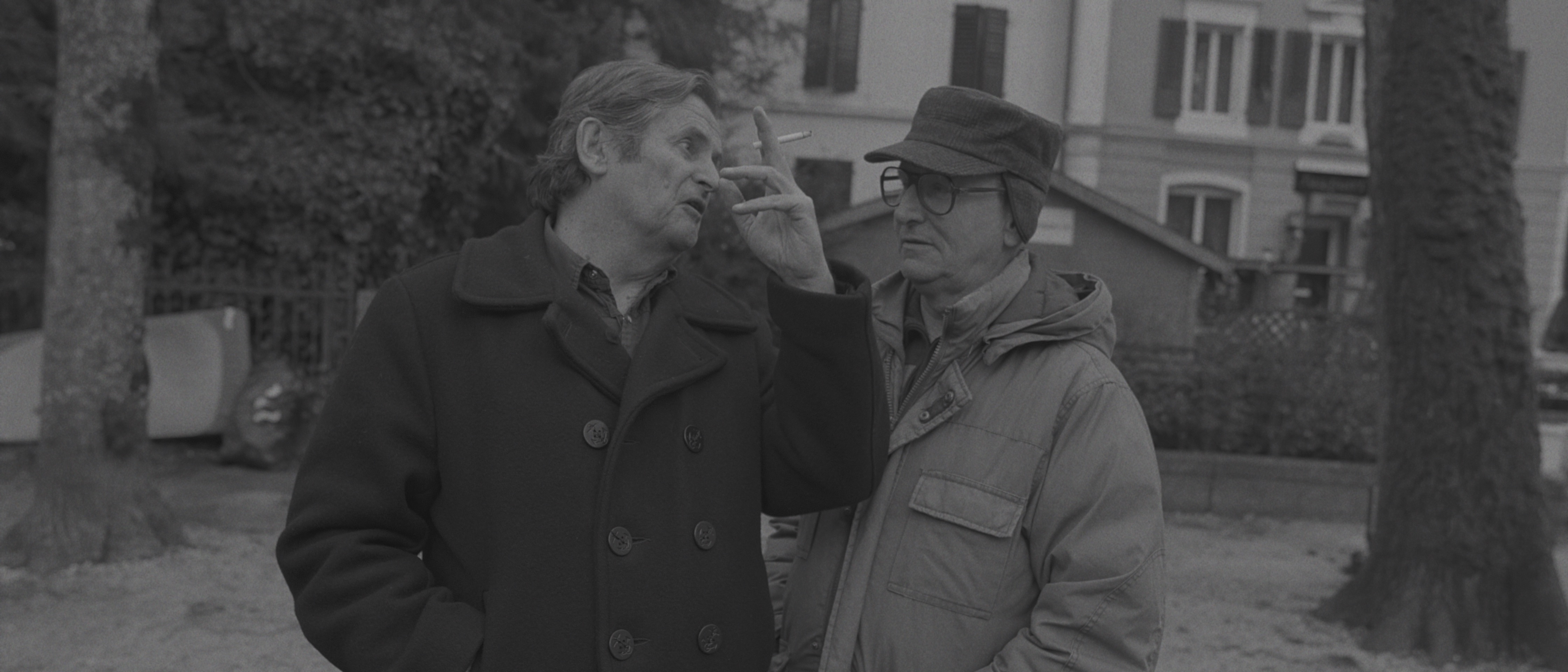 Plüss - einer erwacht um zu leben, ein anderer um zu sterben