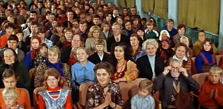 Eshagini siqib yurgan kampirlar Men xotinim uchun mushuk yalaganman.