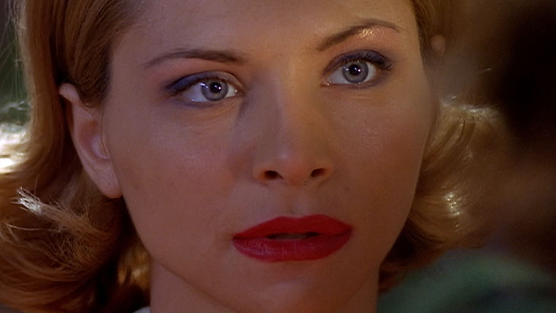 Uxlayotgan gozal qizlar bilan jinsiy aloqa Anfisani kaltaklash