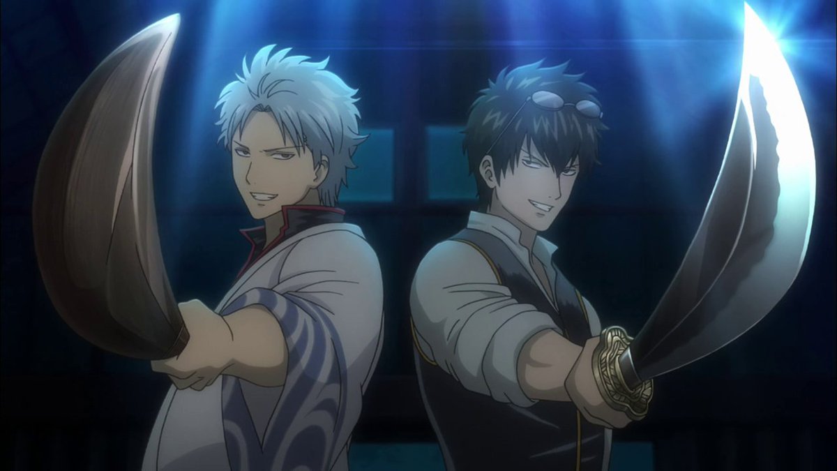 Oshxonada gozallikni bekitdi Pantyhose va paypoqlardagi etuk ayollarning fotosuratlari