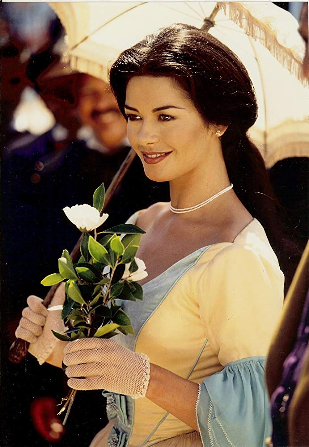 Sexy opa ozining mushukini korsatdi