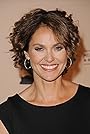 Amy Brenneman's primary photo Amy Brenneman's primary photo