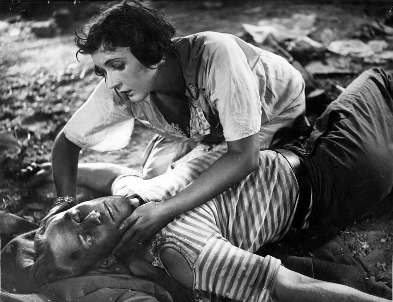 Rossiyalik tizim administratori xodimni sikdi.