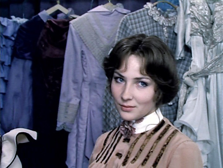 Katta klitoris va katta labiya Emma Roberts erotik rasmlar