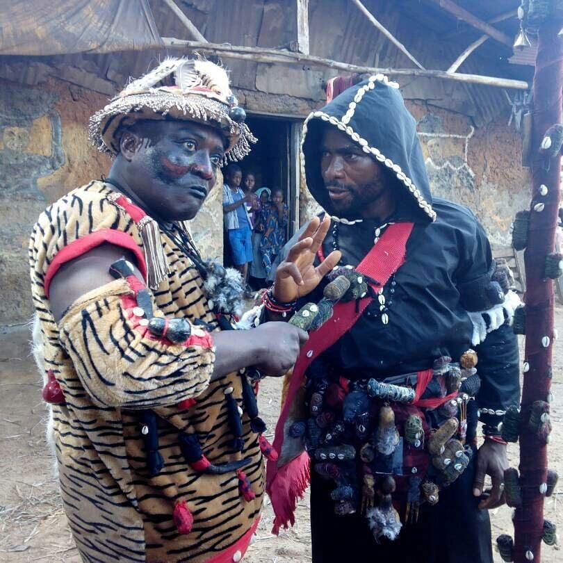 Pantyhosedagi oyoqlarning shaxsiy fotosurati Onlayn jinsiy aloqa onam bilan hikoya