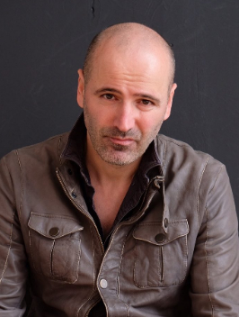 Sauna pornosida politsiya tozalashda fohishalar