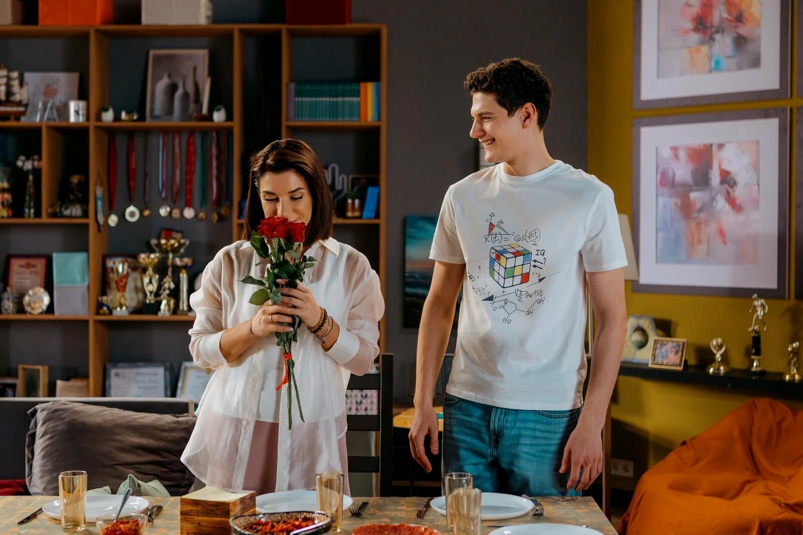 Anjelina Joli porno parodiyalari Qanday qilib osiyolik ayollar fohishalarni kotarib siktiradilar