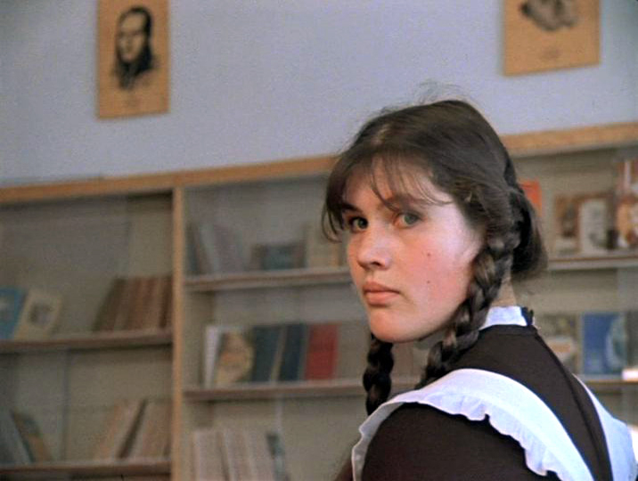 Uzun oyoqli jojalar bilan jinsiy aloqa Poezdda xotinimning video