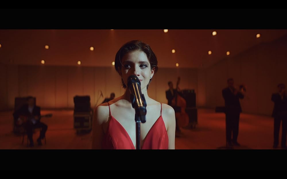 Kaluga viloyati, Balabanovo shahridagi fohishalar Ko‘chada mast holda tutib, sikishdi.