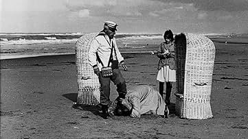 Cas Enklaar and Tara Fallaux in Een dagje naar het strand (1984)