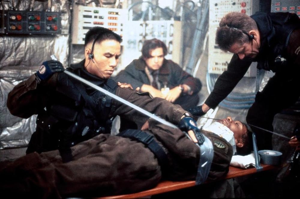 MV5BOGY5ZjIzNmMtZjM5OC00ZmI5LT