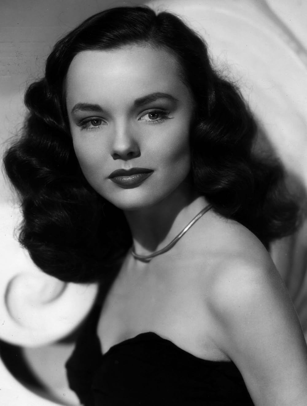 Wanda Hendrix IMDb