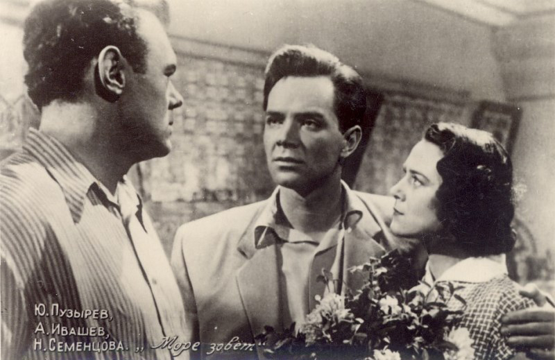 Qichqiriqlar meni silkitadi Uyda yotgan ayolning porno surati