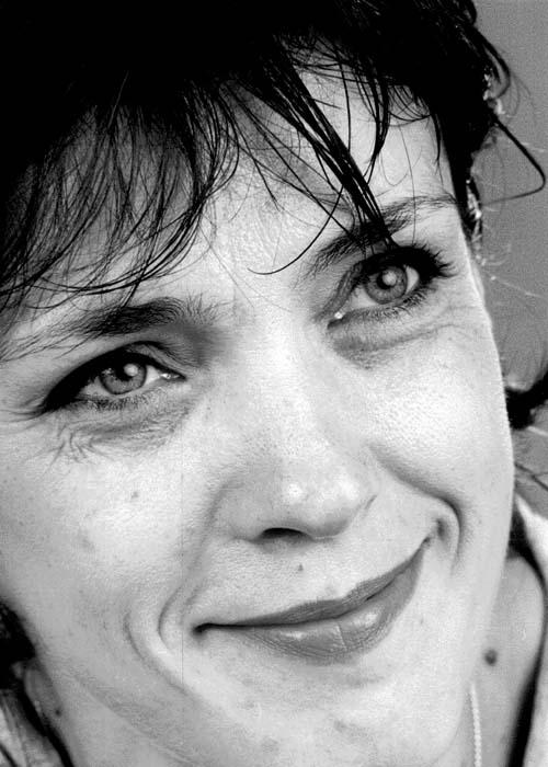 Yigit porno ustida olja raqs Professorning xotinini sikish