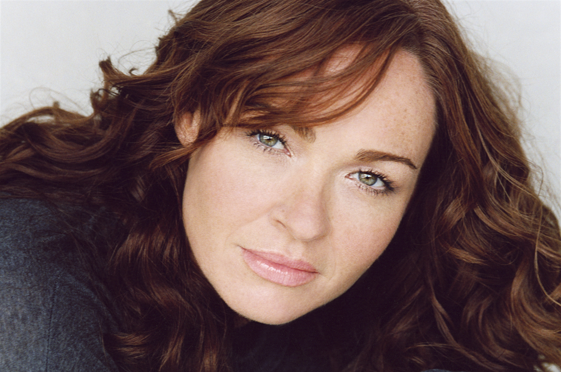 Uning irodasiga qarshi emishga majbur