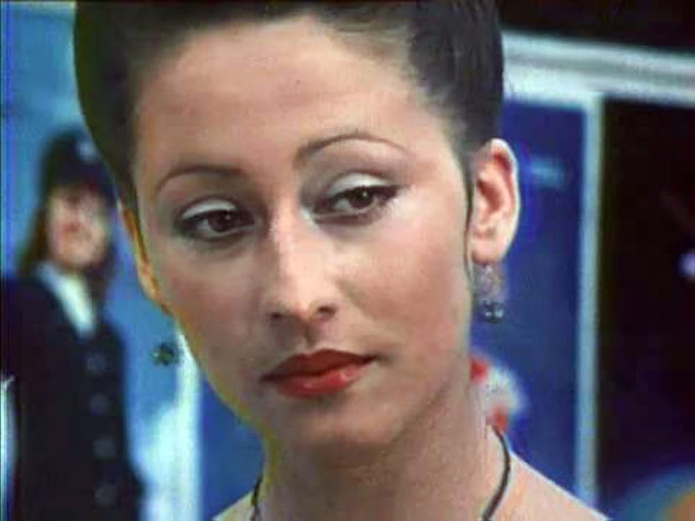 Rus kino aktrisasining erotik fotosuratlari Agape sektasida jinsiy aloqa