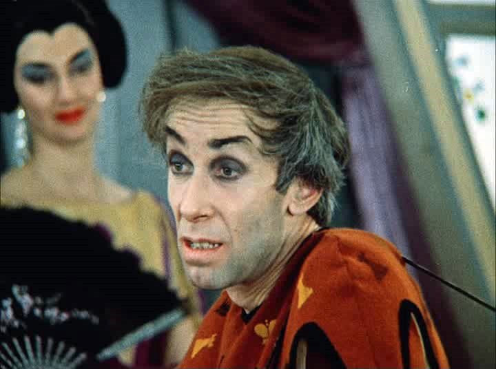 Yetuk qoshni porno video HD dagi katta eshakli gozallar bilan ajoyib anal jinsiy aloqa