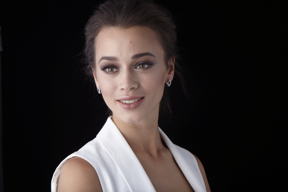 Muzlatilgan Elza jinsiy aloqa Men ogay onamni dushda porno tomosha qilayotganini ushlab oldim.