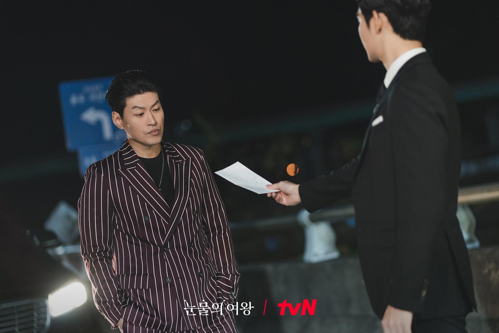 Yashirin kamera kotibi minal beradi Xotin chet elda porno film