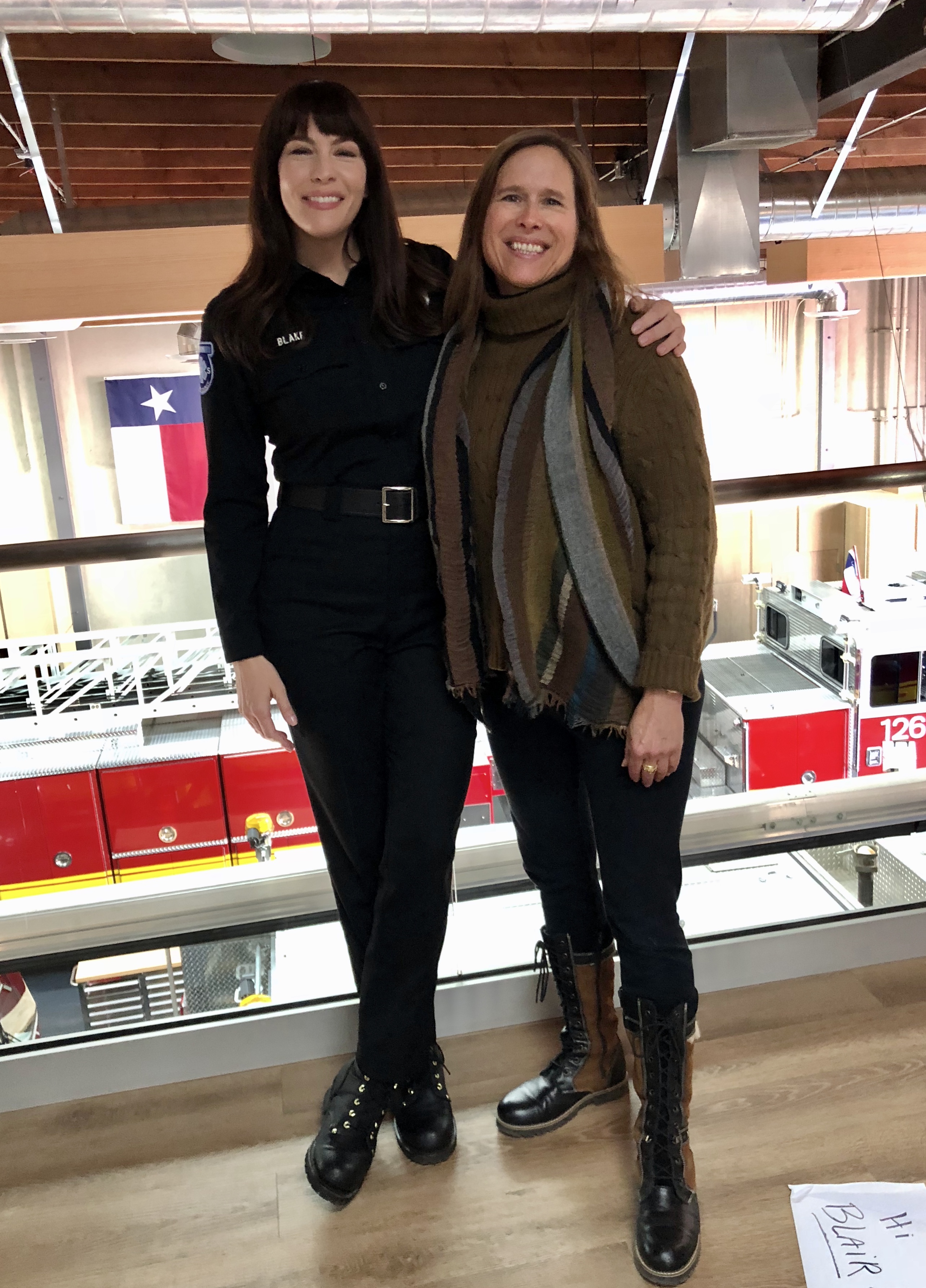 Tranny porno yigitlar sorishadi Yosh erkaklar bilan etuk ayollar porno galereyasi