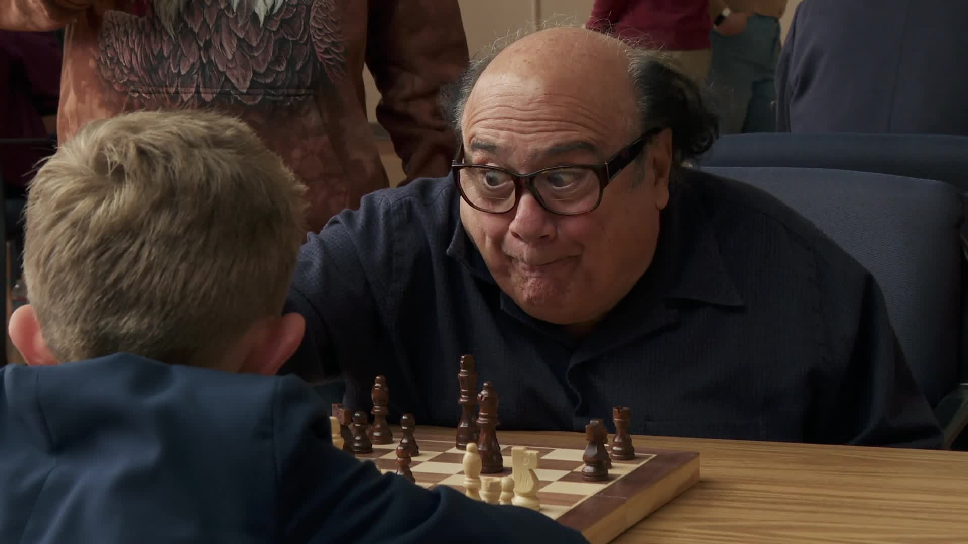 MV5BOWIyZTY2ZTEtOTgwZC00ZWFmLTg1YzgtMmUy