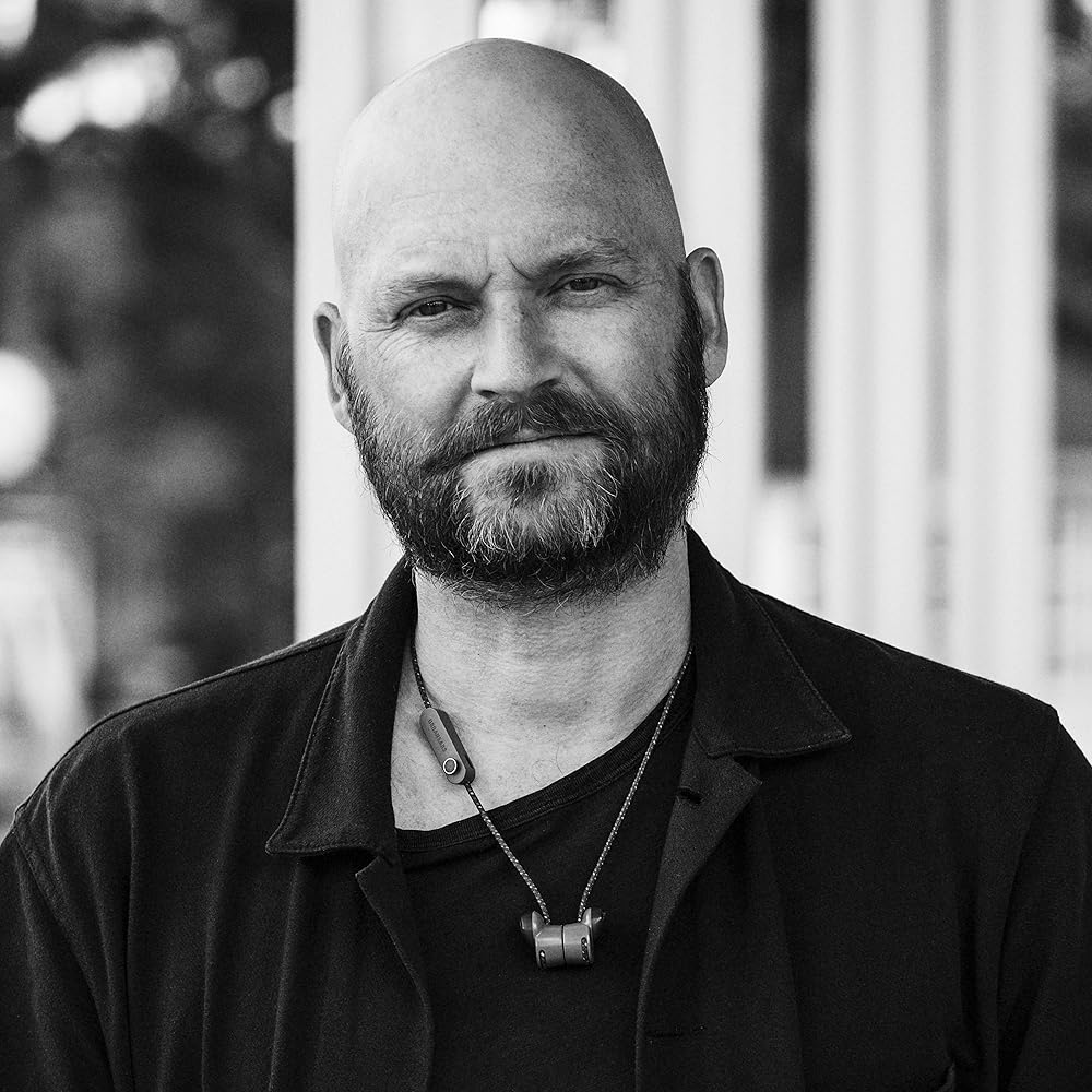 MV5BOWM4N2RhNzQtZGU4Ni00MTMyLT