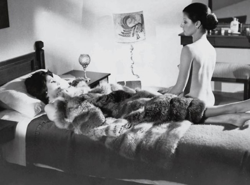 Мас әйелдер жыныстық қатынас Резеңке әйелмен жыныстық қатынас