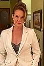 Elizabeth Perkins's primary photo Elizabeth Perkins's primary photo