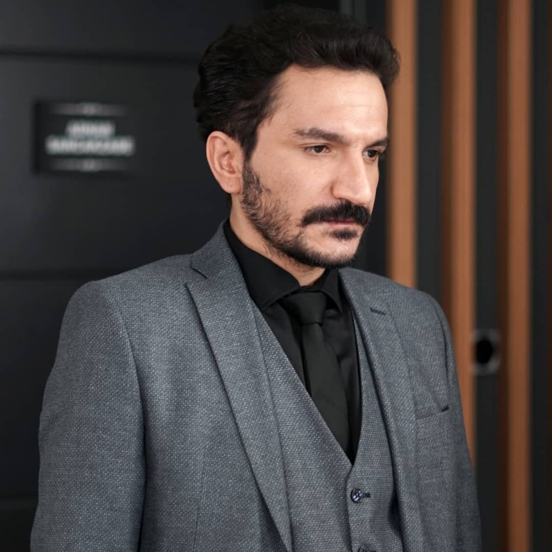 Poezdda yashirin kamerani korsatish 2011 video Bir dostim onlaynda dostini sordi