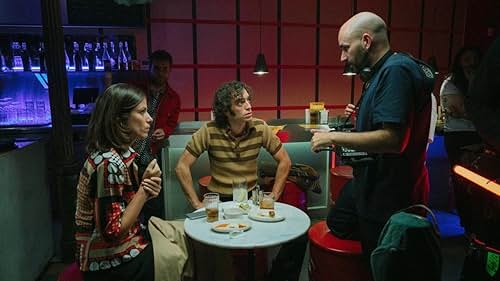 Xotinim pollarni külotsiz yuvadi. Mashhurlar ichki kiyimdagi suratlarda