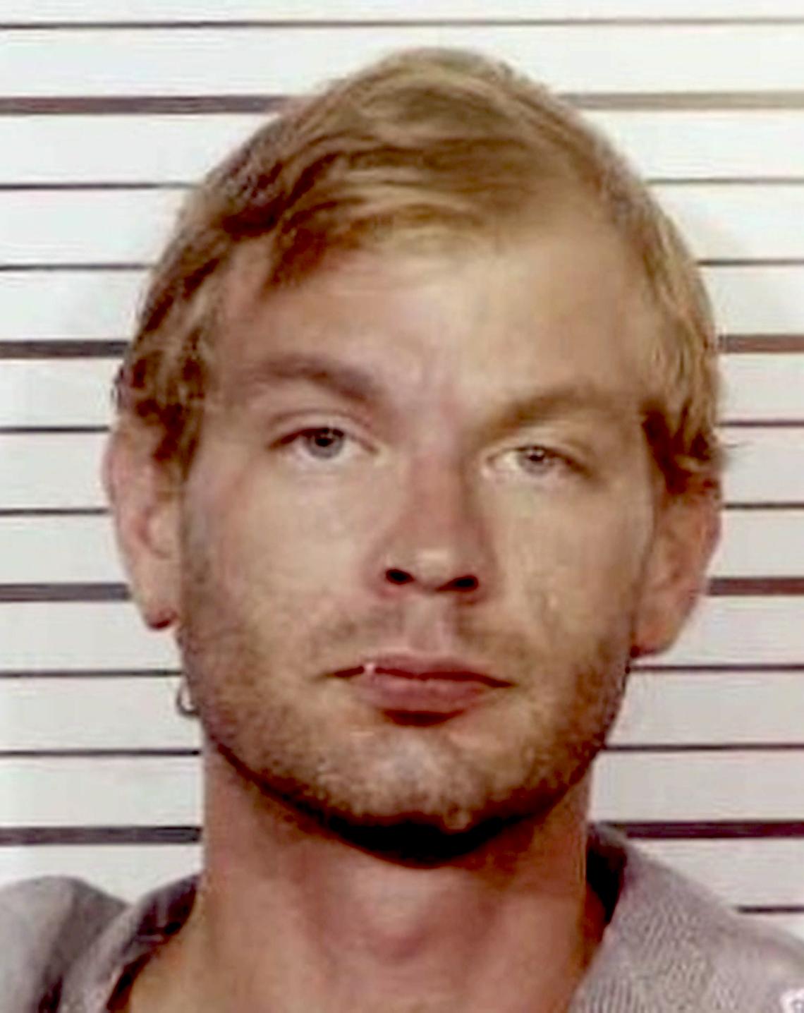 その他 Of Men and Monsters: Jeffrey Dahmer and the Construction of the Serial Killer 31xXzZH5C2L._AC_SY200_QL15_.jpg