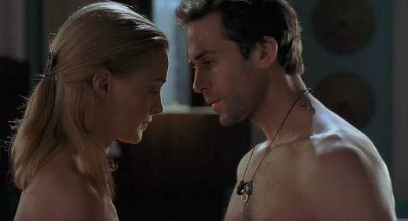 Joseph Fiennes and Heather Graham in Killing Me Softly (2002)