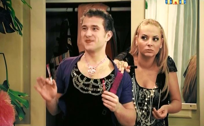 Katta dumbali travestilar Erotik foto tayt ostida panties