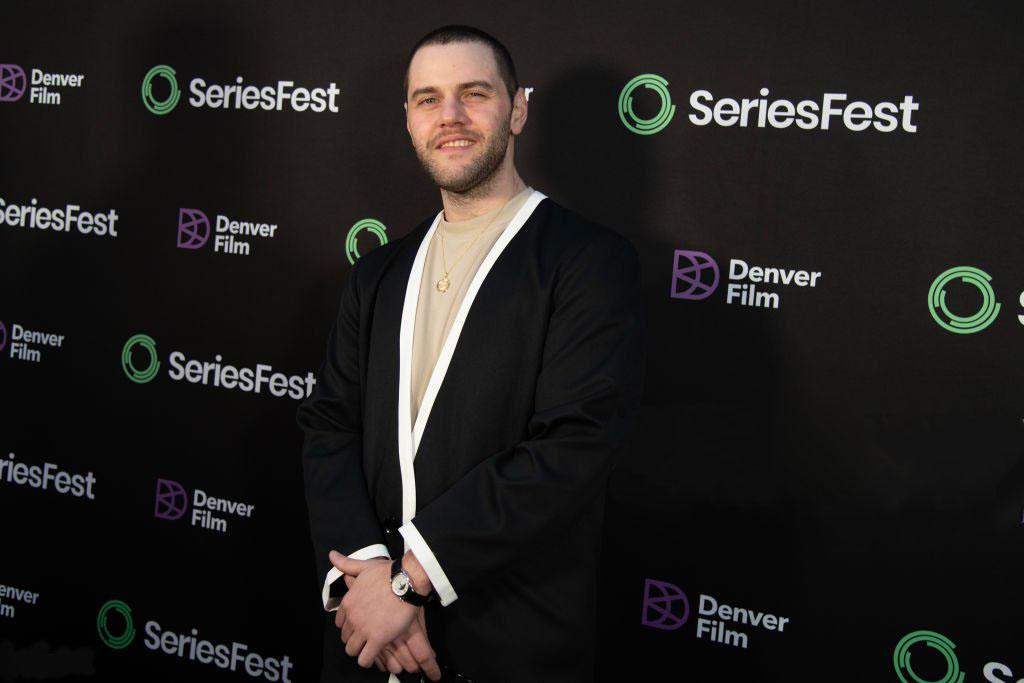 テレビ台 Christopher Santiago Christopher Santiago - IMDb