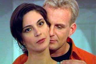 Орыс порно: Орыс әйелі сорады Үйдегі лесбиянка порно