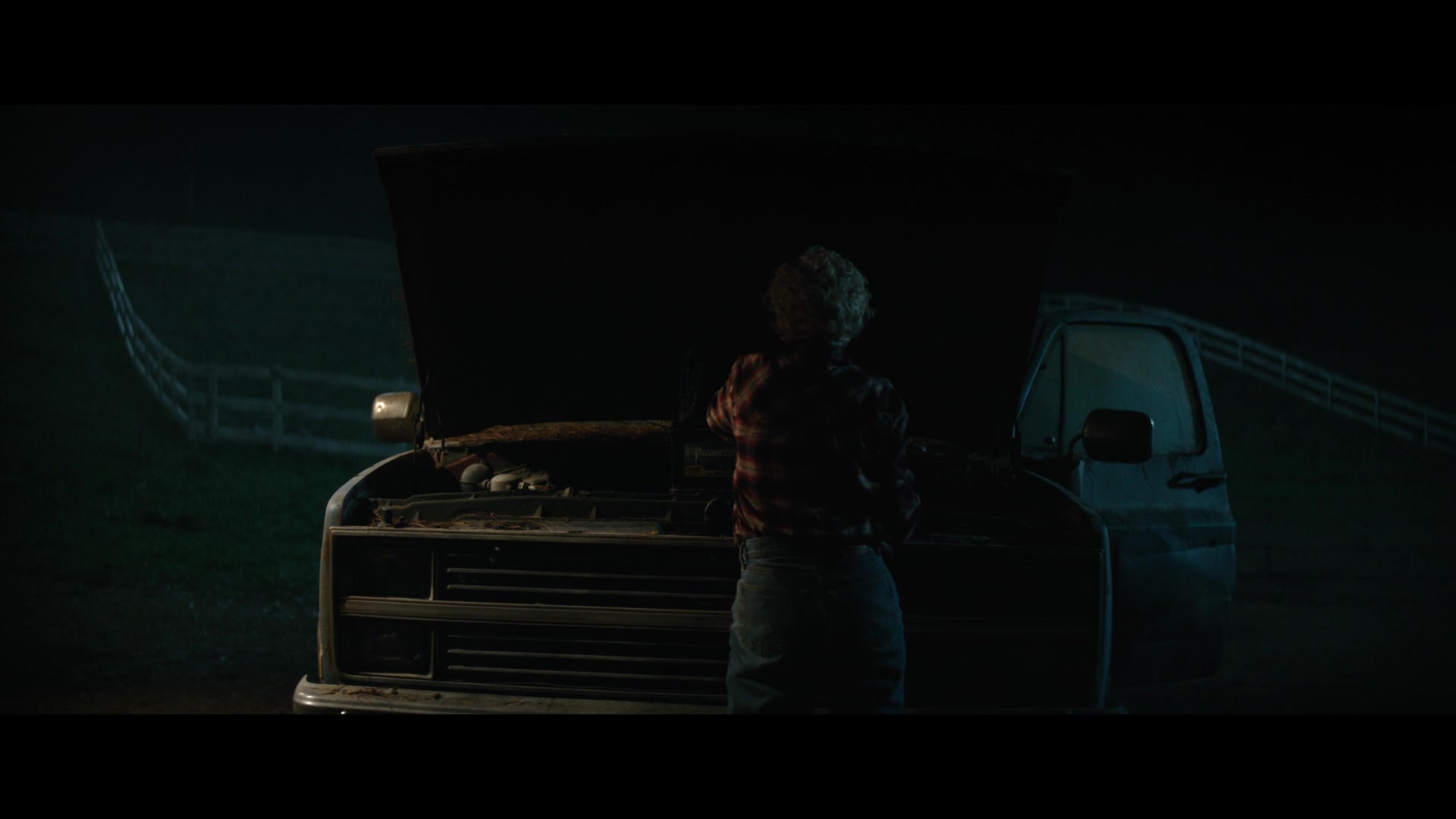 Julia Garner in Hombre lobo (2025)