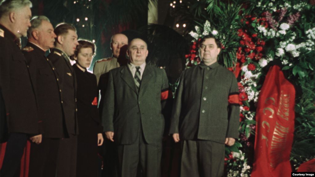 Yuliya Nurolova porno Ajoyib Olya bilan ajoyib jinsiy aloqa