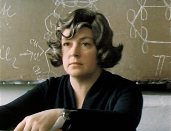 Roksana Frolova kokraklarini korsatdi Fotosuratlar bilan sexy mini tanga