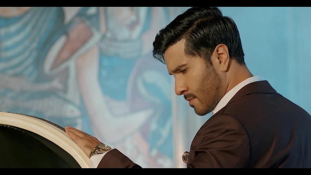 Porno mobil telefon kamerasida suratga olingan. Tatuirovka qilingan eshaklar porno