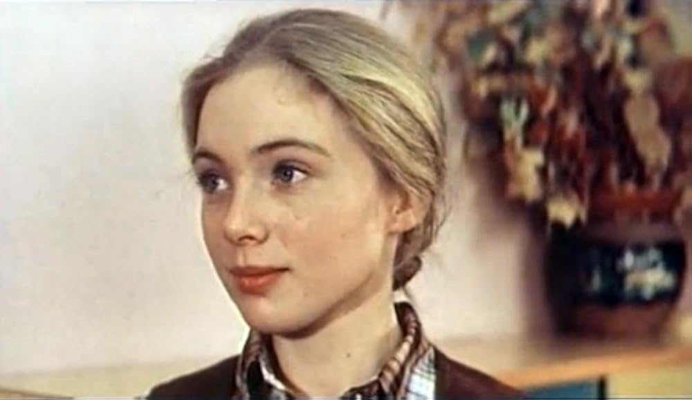 Ottiz yoshli ruslarning jinsi U mushuk bilan otirdi