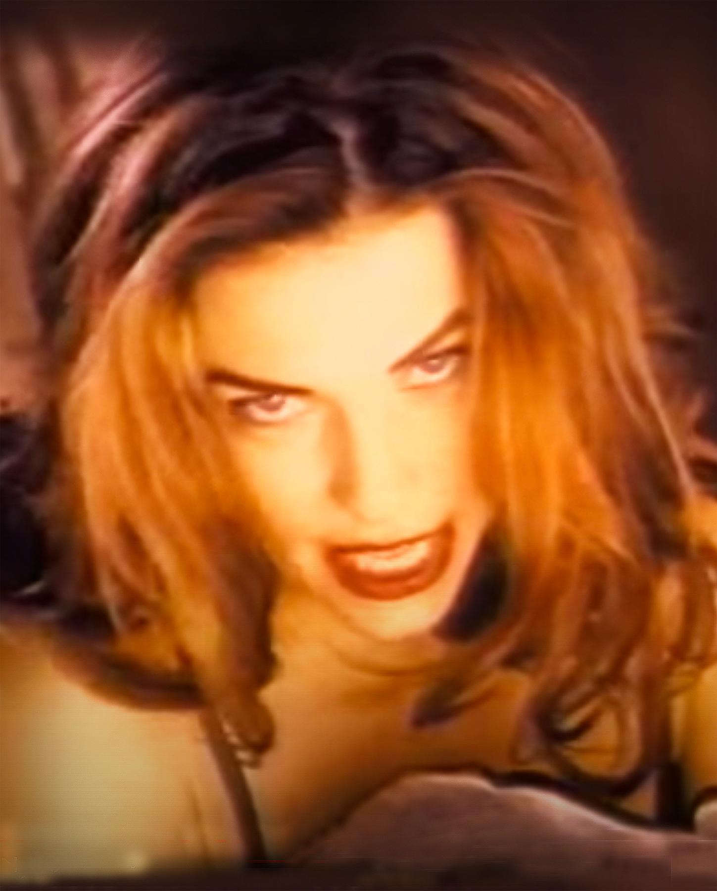 N Tagildagi fohishalar, telefon raqamlarini buyurtma qilish Yigit qizning mushukini yalaydi