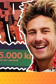 Primary photo for Jonas overrasker klasse med 15000 kroner & Må IS-krigere vende hjem til Danmark? Primary photo for Jonas overrasker klasse med 15000 kroner & Må IS-krigere vende hjem til Danmark?