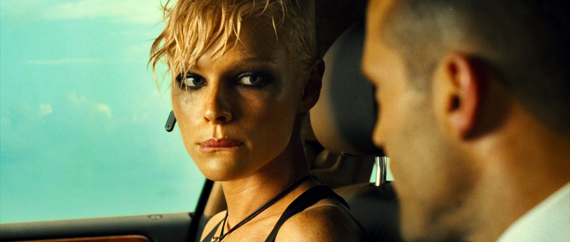 Кейт наута 2005. Перевозчик 2 момент. Перевозчик 2 момент. Кейт наута 2005. Сирил раффаэлли перевозчик 2.