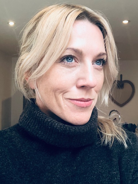 Porno xotini va men dostlar bilan Rusni mashinada sikish