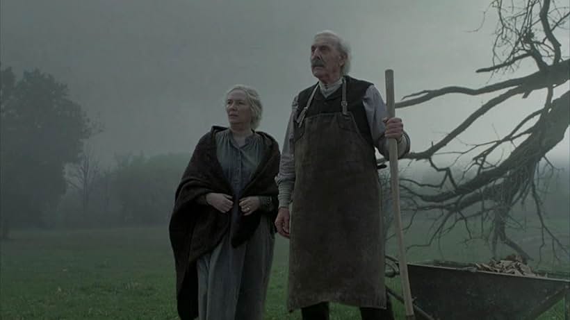 Fionnula Flanagan and Eric Sykes in The Others (2001)
