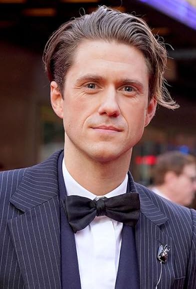 Primary photo for Aaron Tveit Primary photo for Aaron Tveit