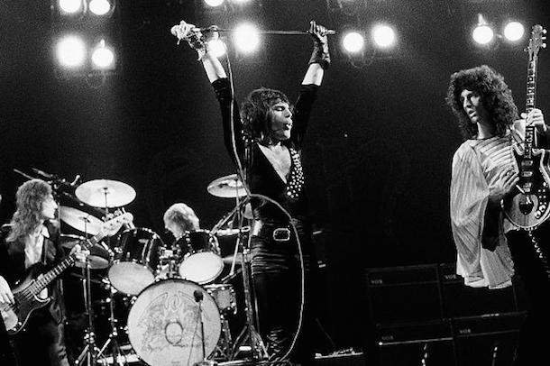 Queen / クイーン　Live at the Rainbow LIVe At The Rainbow: QUEEN: Amazon.in: Music}