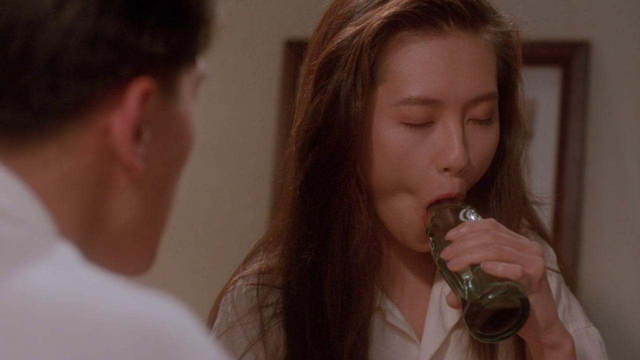 Filmlarda yalangoch holda paydo bolgan aktrisalar